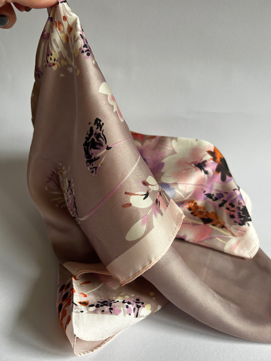 Tuch mit Blumen
