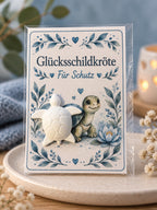 Glücksschildkröte mit grüner Karte Für Gesundheit