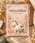 Glücksschildkröte auf floraler Wunschkarte Für Glück