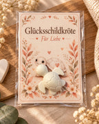 Glücksschildkröte auf floraler Wunschkarte Für Glück