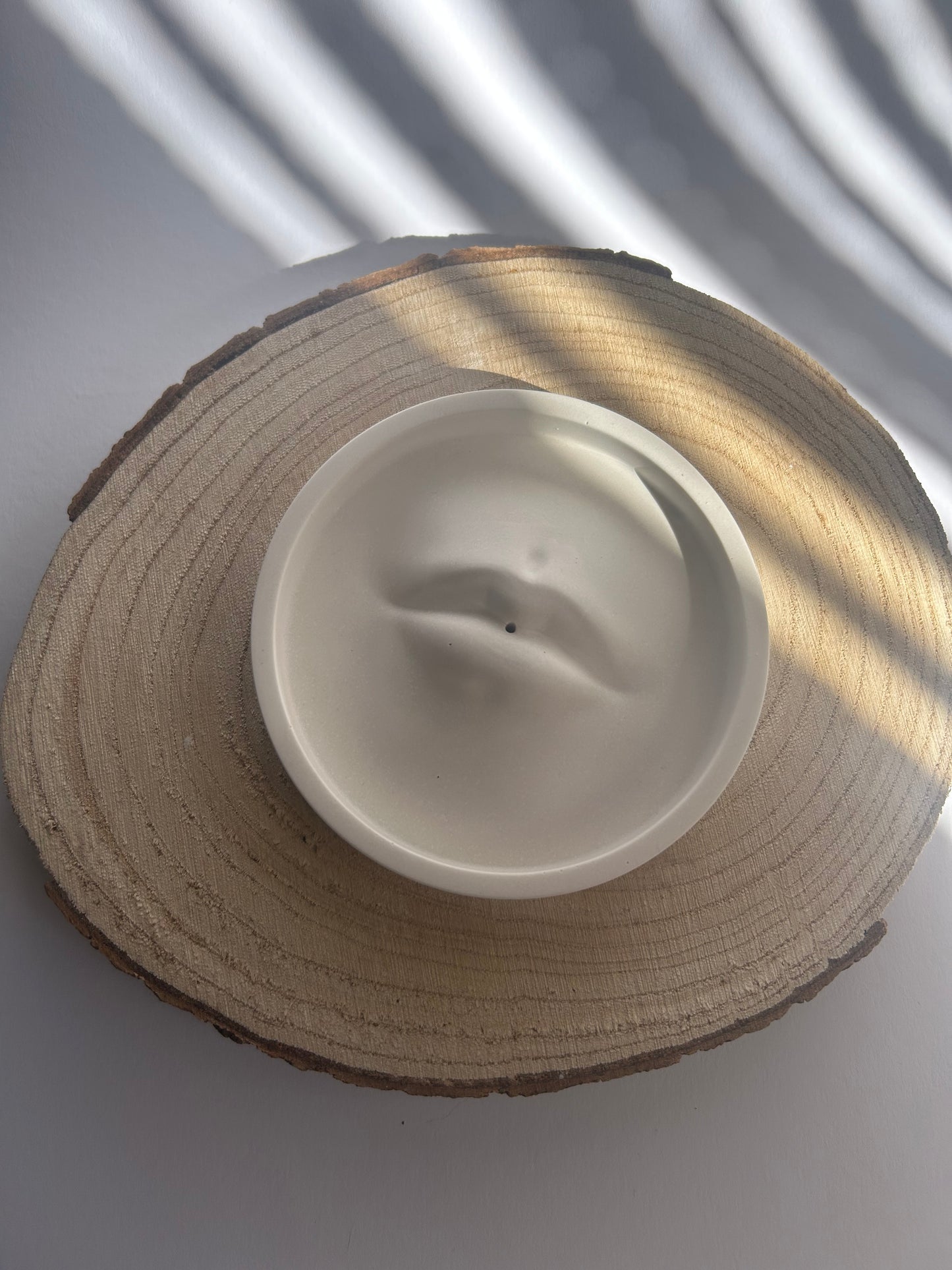 Keramik Räucherstäbchenhalter Weiß – Mund Design